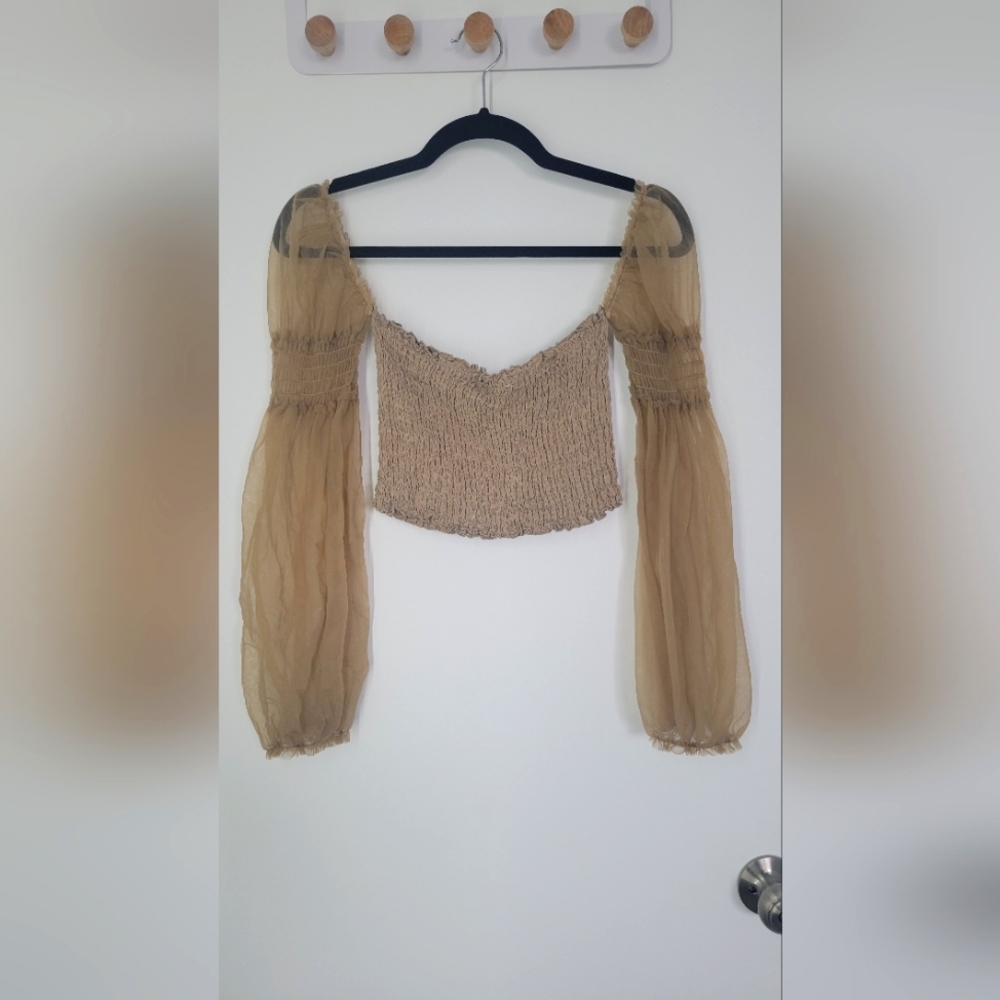 Lace sleeve crop top